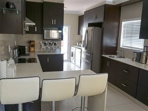 3 Bed Apartment in Edgemount Estate