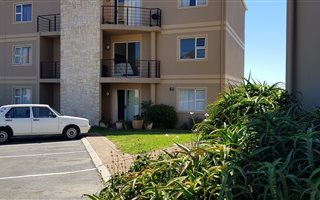 2 Bedroom Apartment in Sir Lowrys Pass