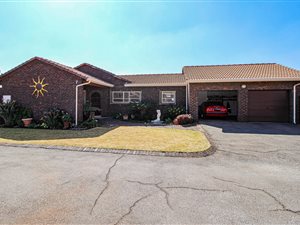 3 Bed House in Edelweiss