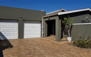 3 Bedroom House in Ottery