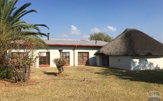 4 Bedroom House in Haakdoornboom