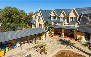 5 Bedroom House in Kensington B