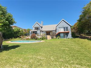 8 Bed House in Zeekoevlei
