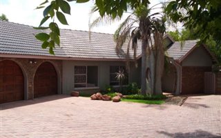 3 Bedroom House in Kanonkop