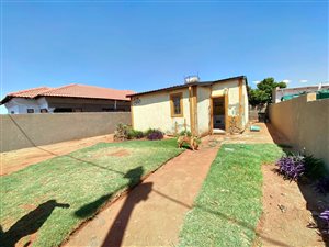 2 Bed House in Roodekop
