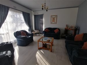4 Bed House in Helikon Park