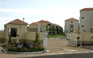 2 Bedroom Apartment in Vredekloof Heights