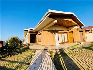 4 Bed House in Woodlands