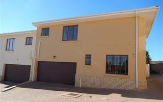 3 Bedroom Townhouse in Hartenbos Heuwels