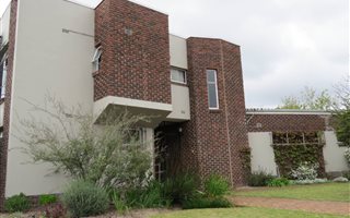 4 Bedroom House in De La Haye