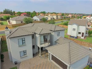 4 Bedroom House in Amberfield Valley