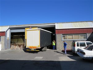 385 m² Industrial space in Retreat