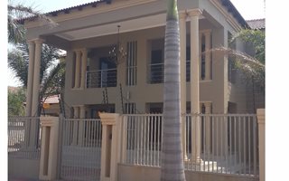 6 Bedroom House in Fauna Park
