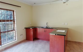 2 Bedroom Garden Cottage in De Deur