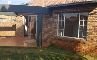3 Bedroom House in Eldoraigne
