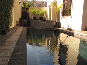 4 Bed House in Lynnwood Glen