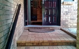 4 Bedroom House in Woodside