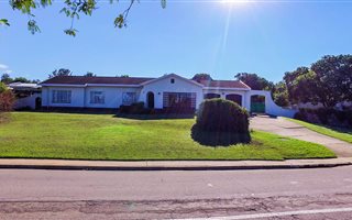 3 Bedroom House in Vanes Estate
