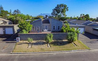 4 Bedroom House in Tableview