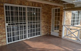 3 Bedroom Apartment in Amanzimtoti