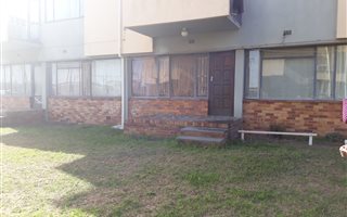 2 Bedroom Flat in Parow Valley