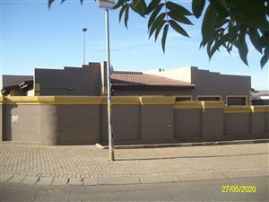 5 Bed House in Katlehong