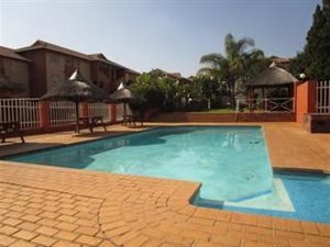 3 Bed Apartment in Weltevreden Park
