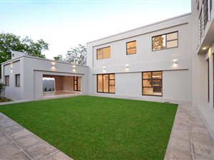 5 Bedroom House in Oaklands