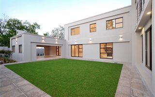5 Bedroom House in Oaklands