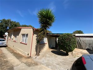 4 Bed House in Roodepoort North