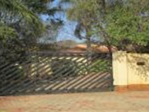 4 Bed House in Zwartkop