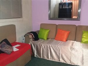 4 Bed House in Elsies River