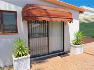 1 Bed Garden Cottage in Mossel Bay Central