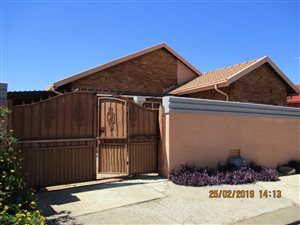 4 Bed House in Protea North
