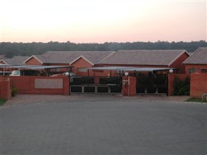 2 Bed Townhouse in Kyalami Hills