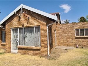 6 Bed House in Van Dyk Park
