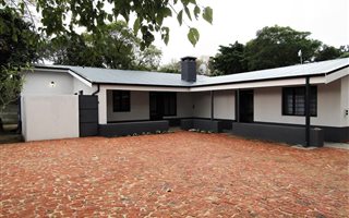 6 Bedroom House in Kromrivier