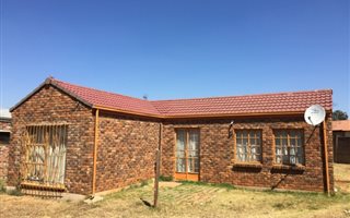2 Bedroom Duet in Elandspoort