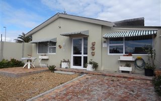 1 Bedroom House in Van Riebeeckstrand