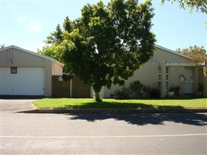 1 Bedroom House in De Bron