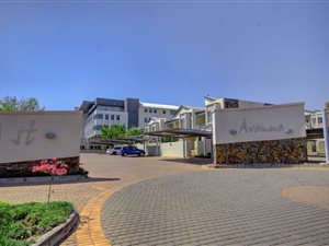 2 Bed Apartment in Parktown North