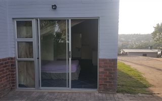 Bachelor apartment in Escombe