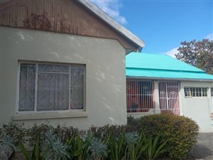 4 Bed House in Uitenhage Central