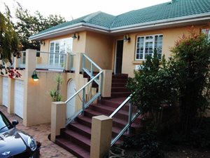 3 Bed House in Somerset West Central