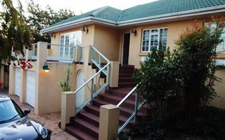 3 Bedroom House in Somerset West Central