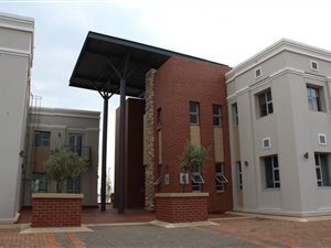 638 m² Office Space in Fourways