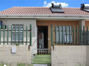 2 Bed House in Pelikan Park