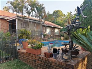 4 Bed House in Theresa Park