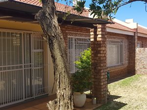 2 Bed House in Camelot