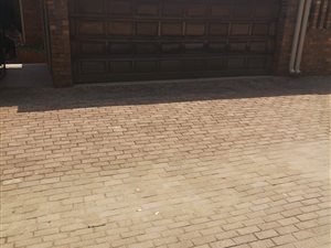 3 Bed Simplex in Corlett Gardens